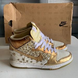 Nike Women's Metallic Gold and White Bee Print High-Top Sneakers